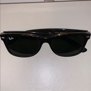 Ray Ban “New Wayfarer Classic” Unisex Authentic